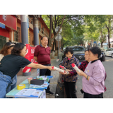 新站社区开展“做好垃圾分类 助力低碳环保”主题宣传活动