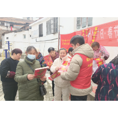 鄢家冲社区新时代文明实践站开展送春联主题文化活动