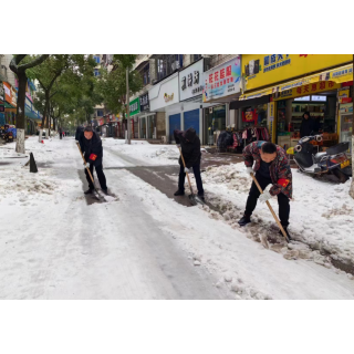 龙年降瑞雪 除冰护平安
