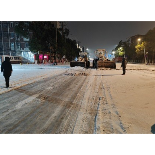全力备战冰冻雨雪 确保安全畅通
