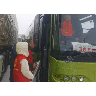 滨湖社区:雪天送温暖 服务抚人心