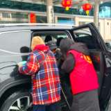 骆家坡社区:风雪送医路 社区暖人心
