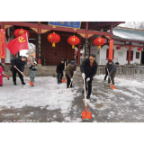 区水利局到岳阳楼景区开展除雪破冰行动