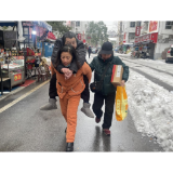 以雪为令践初心 风雪无情人有情