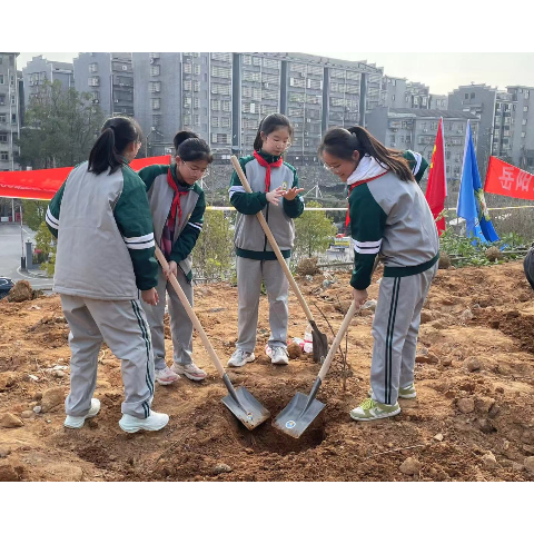 植一方绿 迎满园春