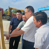 白再兴一线督导东风湖学校建设工作