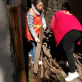 清理卫生死角 美化社区环境