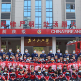 100余名师生来到楼区消防开展“学习雷锋好榜样,消防知识伴成长”活动