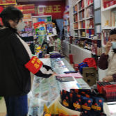 德胜社区发动党员、小区楼栋长发放清明期间疫情防控的倡议书