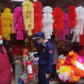 区消防救援大队对清明物品店铺开展消防检查及宣传