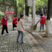 清扫落叶 美化环境