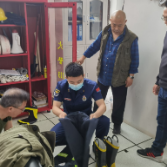 区消防救援大队组织重点单位微型消防站人员开展消防培训