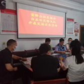 开展交通安全宣传 做文明守纪市民