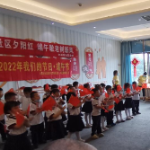 关爱社区夕阳红,端午敬老树新风