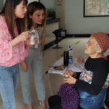 帮助迷路老人回家,传递暖心正能量