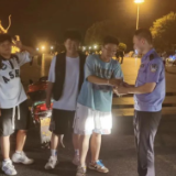 七夕夜，咱警察蜀黍收到的礼物“够解暑”！