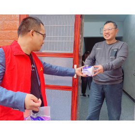 枫树岭社区开展“把垃圾送回家”回收兑换活动