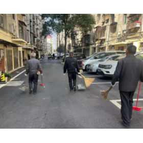 党员挥动文明旗 群众响应创和谐