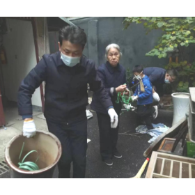 岳阳楼区住建局持续开展爱国文明卫生大扫除系列活动