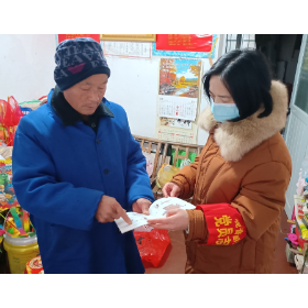 敲门入户查隐患 暖心关怀护安全
