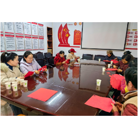 新站社区：妙手剪纸，情暖夕阳