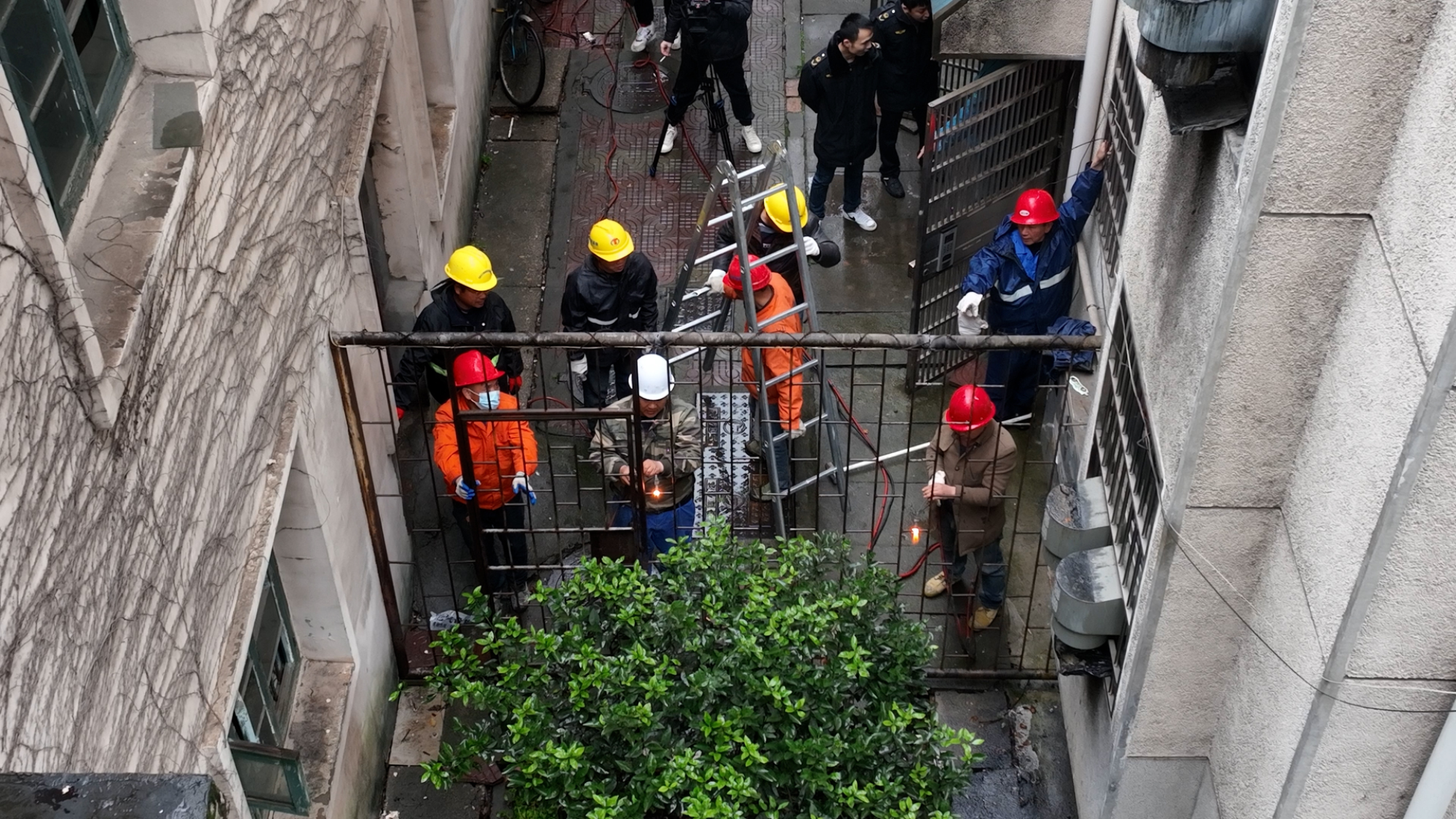城陵矶街道：“拆违”换新 助力老旧小区改造升级