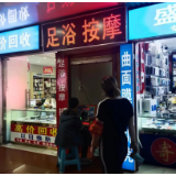 查处非法赌博机  居民拍手称快