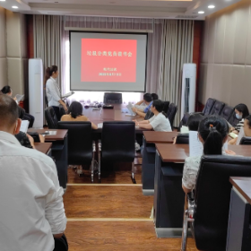 东茅岭街道东茅岭社区开展“岳分类 岳美好”垃圾分类党员志愿者读书会活动