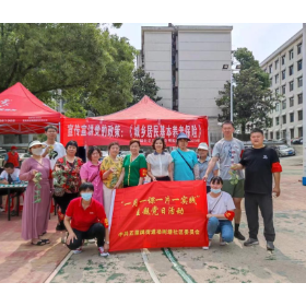 浓情端午 和睦邻里 ——杨树塘社区端午包粽子送关爱活动