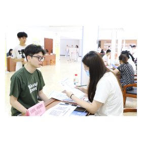 岳阳楼区:专场招聘为“数字双星”开足马力