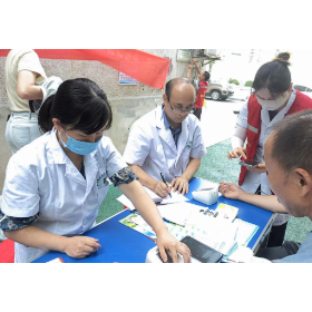 栖凤亭社区：党建引领暖人心 ，社区义诊送健康