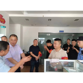 联合开展“扫楼”行动  平安创建入户入心