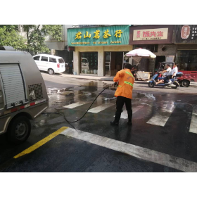 精准发力修补清洗道路  深化文明卫生城市建设