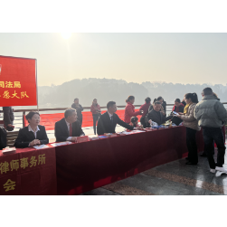 以王家河法治广场为阵地 加强新修订行政复议法宣传