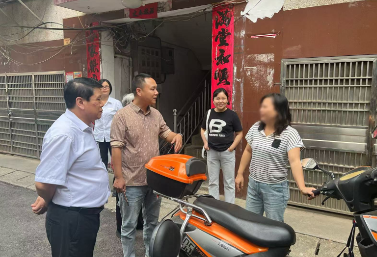 兄弟社区联动 平息”狗吠“扰民