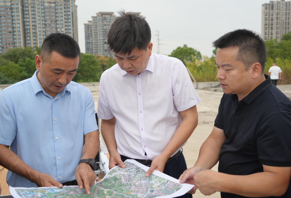 曾平原考察亚热带水果博览园建设选址工作