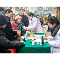 爱心义诊进社区,健康服务暖人心