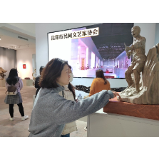 炮台山社区新时代文明实践站：参观省民间工艺美术精品展