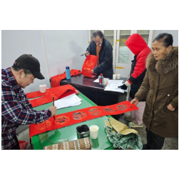 吕仙亭社区党委开展“移风易俗过大年 文明节俭庆佳节”送春联活动