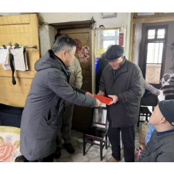 鄢家冲社区党委开展“新春送温暖，慰问暖人心”活动