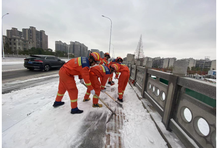 我为群众办实事｜除雪保平安 消防暖人心