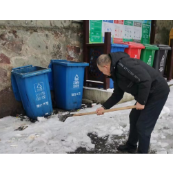 望岳路街道多措并举进行冰冻雨雪天气垃圾清运