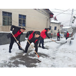 望岳路街道：扫雪除冰速行动 齐心协力保畅通