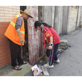 岳阳楼区古井社区开展清洁家园我先行志愿服务活动