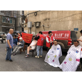 东茅岭社区：端午弘美德，义剪送爱心