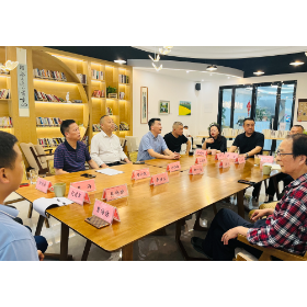 “大”“小”之间的艺术碰撞——岳阳楼区小幅美术作品展开幕