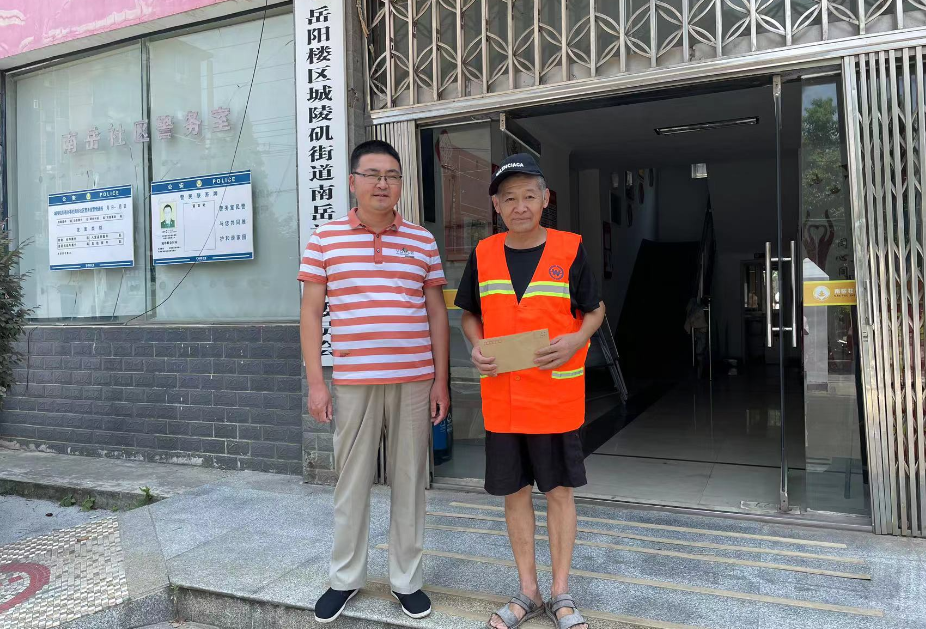 炎炎夏日送清凉，社区关爱在行动