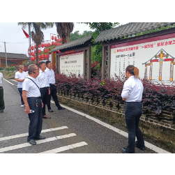 红色追寻感党恩  共忆初心向未来