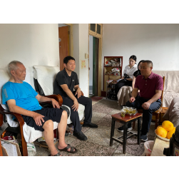 送关怀暖人心 传党情忆初心