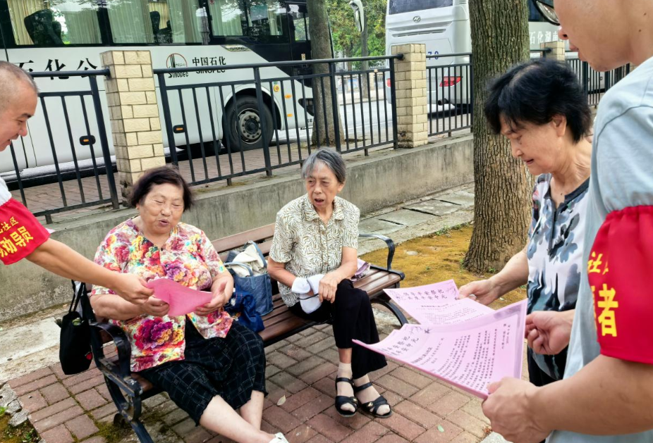 七里山社区：“倡导平安祭祀 共度平安中元”移风易俗文明劝导活动